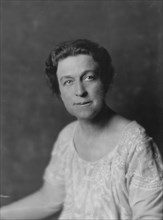 Stone, B.W., Mrs., portrait photograph, 1915. Creator: Arnold Genthe.