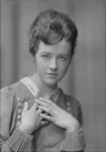 Tanner, Rhoda, Miss (Mrs. Doubleday), portrait photograph, 1915 Mar. 17. Creator: Arnold Genthe.