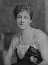 Tudhope, H.R., Mrs., portrait photograph, 1916. Creator: Arnold Genthe.