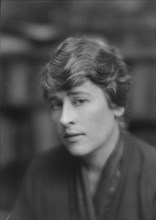 Ward, Marion, Mrs., portrait photograph, 1916 May 1. Creator: Arnold Genthe.