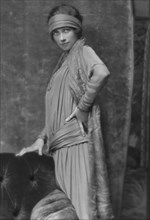Williams, Harry, Mrs., portrait photograph, 1914 June 30. Creator: Arnold Genthe.