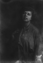 Young, Robert Percy, Mrs., portrait photograph, 1916 Feb. 11. Creator: Arnold Genthe.