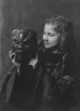 Emerson, Lillian, Miss, portrait photograph, 1917 May 16. Creator: Arnold Genthe.