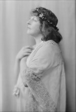 Anglin, Margaret, Miss, in costume, between 1910 and 1925. Creator: Arnold Genthe.