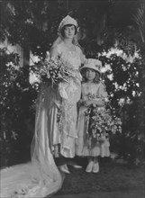 Marble, Mrs. (Miss Morrison), and child, portrait photograph, 1917 June 30. Creator: Arnold Genthe.