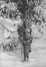 'Un sorcier au Congo francais (Il porte en main l'insigne de ses fonctions..., 1914. Creator: Unknown.