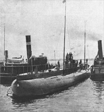 'Le "Deutschland"; le submersible allemand "Deutschland" dans la baie de Chesapeake', 1916. Creator: Unknown.