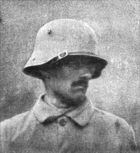 'Un nouveau casque allemand; le nouveau casque de tranchee des Allemands', 1916. Creator: Unknown.