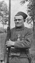'Les heros de la Somme; le sergent Emile Varin, du 1e zouaves', 1916. Creator: Unknown.