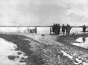 ''L'Alliance avec la mer; L'inondation protectrice sur la rive gauche de l'Yser', 1914. Creator: Unknown.