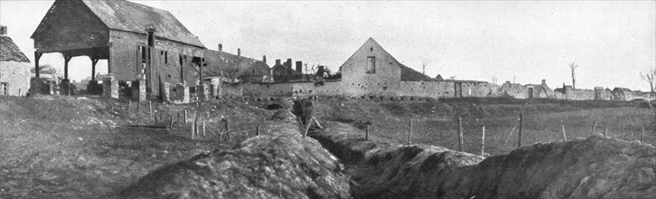 'A Perthes-les Hurlus; L'acces du village est defendu par des tranchees et de fil de fer', 1915. Creator: Unknown.