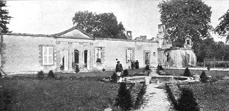 ''Nos regions Devastees; Le chateau d'Etrepy (Marne): facade sur le parc', 1914. Creator: Unknown.