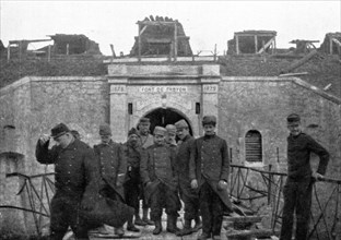 ''L'Heroique Defense de Troyon; l'entrée principale du fort de Troyonau du bombardement', 1914. Creator: Unknown.