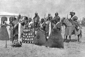 'L'escorte du lamido Rey Bouba, le plus grand roi noir du Cameroun et l'un des meilleurs..., 1916. Creator: Unknown.