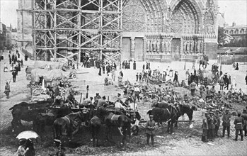 ''La Courte Occupation de Reims; Reims le cathedrale', 1914. Creator: Unknown.