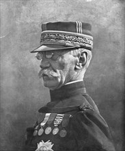 ''"Jusqu'au Bout"; Le General Gallieni, Gouverneur de Paris, le 2 Septembre 1914', 1914. Creator: Unknown.