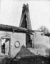 'La vie en Campagne; Cette cheminee eventree forme un poste d'observation parfait', 1914. Creator: Unknown.