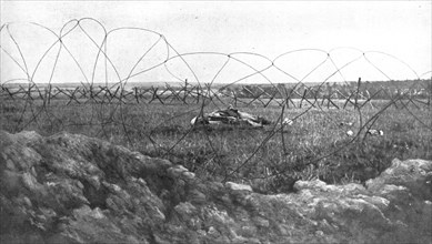 ''Devant une de nos Tranchees', 1915. Creator: Unknown.