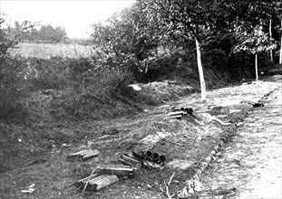 ''L'immense champ de Bataille; L'entrée de Vareddes ou l'ennemi commenca a plier', 1914. Creator: Unknown.