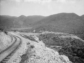 Loop near San Jose, between 1880 and 1897. Creator: William H. Jackson.