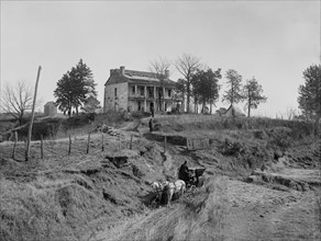 Pemberton's Headquarters, Vicksburg, Miss., between 1880 and 1901. Creator: Unknown.