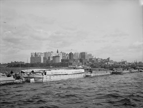 Albany tow coming in East River, An, between 1900 and 1906. Creator: Unknown.
