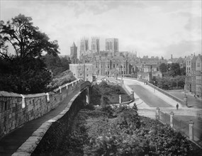 York Minster, c.(between 1900 and 1910). Creator: Unknown.