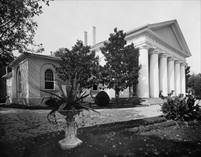 The Custis-Lee Mansion (i.e. Arlington House, the Robert E. Lee Memorial), Arlington, Va., (1900?). Creator: Unknown.