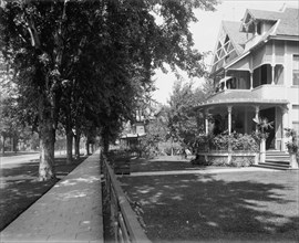 Winona, residences on Broadway, between 1880 and 1899. Creator: Unknown.