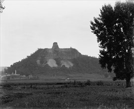 Winona, Sugar Loaf Rocks, near view, c1898. Creator: Unknown.