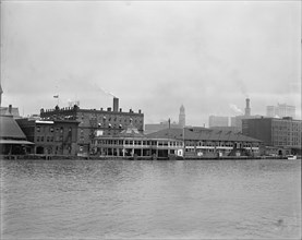 Wayne Hotel and Pavilion from the river, Detroit, Mich., between 1900 and 1915. Creator: William H. Jackson.