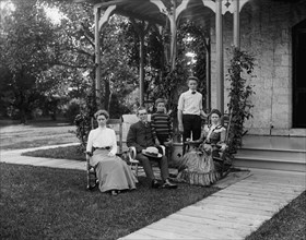 Group at Rio Vista, Grosse Ile, Mich., between 1900 and 1910. Creator: William H. Jackson.