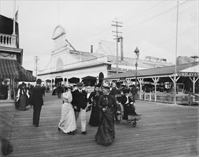 Young's pier & boardwalk, Atlantic City, N.J., between 1895 and 1910. Creator: Unknown.