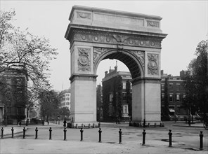 Washington Arch, Washington Square, New York, N.Y., c1901. Creator: Unknown.