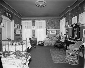 Residence of Mrs. H.C. Parke, bed room, Detroit, Mich., between 1900 and 1905. Creator: Unknown.