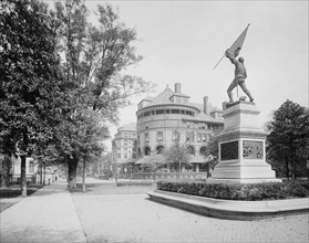 Jasper Monument and the De Soto Hotel, Savannah, Ga., c.between 1910 and 1920. Creator: Unknown.
