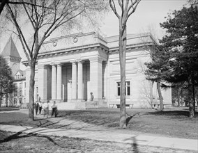 Alumni memorial, U. of M. [i.e. University of Michigan], Ann Arbor, Mich., c.between 1910 and 1920. Creator: Unknown.