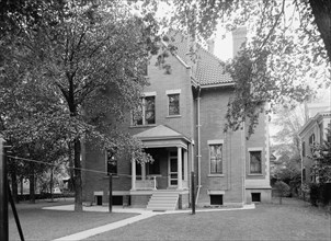 Residence of Mr. Fair, 40 Putnam Avenue, Detroit, Mich., between 1905 and 1915. Creator: Unknown.