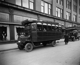 Free transfer auto, Elliott, Taylor, Woolfenden Co., Detroit, Mich., between 1905 and 1915. Creator: Unknown.