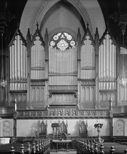 Organ at Fort Street Presbyterian Church, Detroit, Mich., between 1905 and 1915. Creator: Unknown.