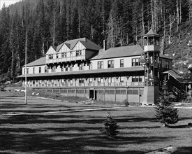 Glacier House, Selkirk Mtns., Canada, between 1900 and 1915. Creator: Unknown.