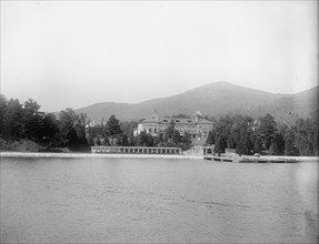 Fort William Henry Hotel, Lake George, N.Y., between 1900 and 1910. Creator: Unknown.