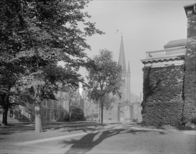 First Parish Church, thru Johnston gate, Cambridge, Mass., between 1900 and 1920. Creator: Unknown.