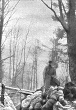 ''En Alsace; Au sommet de l'Hartmannswillerkopf: un cadavre allemand sur un parapet', 1915. Creator: Unknown.