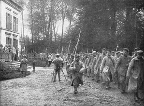 'Notre offensive d'Artois; Prisonniers defilant devant l'etat-major de la division', 1915. Creator: Unknown.