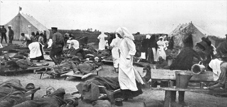'Les Revers Russes; les secours aux soldats russes empoisonnes par les gaz asphyxiants', 1915. Creator: Robert Scotland Liddell.
