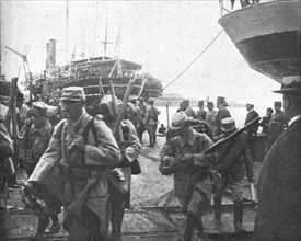 'Les premiers contingents Franco-Anglais a Salonique; Les Francais, debarques...1915 (1924). Creator: Unknown.