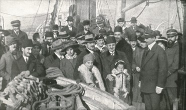 'A Salonique; L'arrivee a Toulon des consuls arretes, de leurs familles et du...', 1916 (1924) Creator: Unknown.