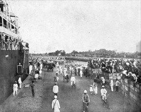 'Pour venir combattre sur le front de France; Le 8 mars, escale a Saigon: sur le quai... 1916 (1924) Creator: Unknown.