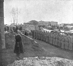 'Sur la route de Trebizonde; Le general Kalitine felicite un coningent qui s'est..., 1916 (1924) Creator: Unknown.